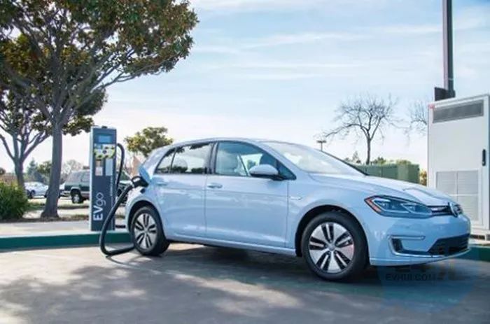 EVgo released the first two battery fast charging system connected to the grid in the us to achieve cheap and fast charging. 